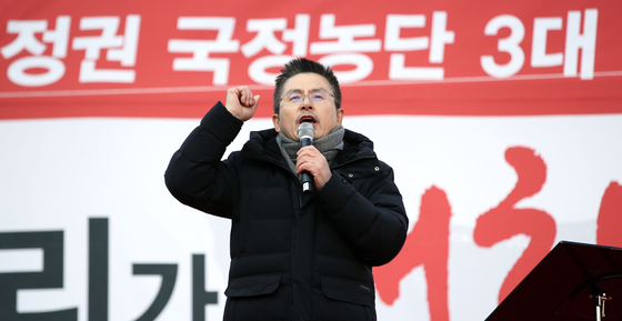 황교안 자유한국당 대표가 14일 오후 서울 광화문광장에서 열린 '문 정권 국정농단 3대 게이트 규탄대회'에서 발언하고 있다. [연합뉴스]