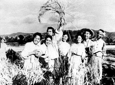 1960년대 한국 농촌개발 열기를 다룬 신상옥 감독의 ‘쌀’(1963). [사진 한국영상자료원]