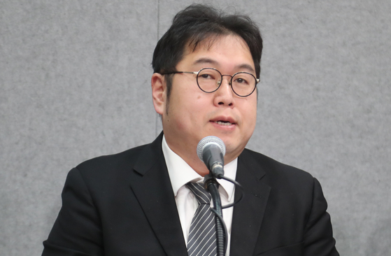 김용민 평화나무 이사장이 지난달 8일 오후 서울 마포구 서교동 벙커1교회에서 열린 평화나무 공명선거감시단 발대식에서 인사말을 하고 있다. [연합뉴스]