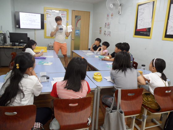 광주광역시는 지난해 초등 5학년 1500명을 대상으로 인공지능 영어체험수업을 했다. [박기오교사 제공]