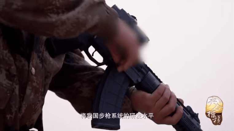 중국병기공업 제208 연구소에서 중국 인민해방군 육군 장병이 신형 자동 소총인 QBZ-191을 쏘고 있다. [wwbdwwbd 유튜브 계정 캡처]