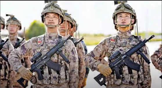 지난해 10월 1일 중국 열병식에서 QBZ-191을 들고 있는 인민해방군 육군 장병.