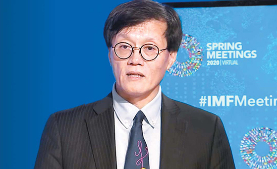 이창용 IMF 국장은 코로나19가 진정되더라도 경제가 예전 수준으로 회복될 수 있을지에 의문을 표했다. 사진은 지난달 IMF에서 브리핑하고 있는 이 국장. [IMF 동영상 캡처]