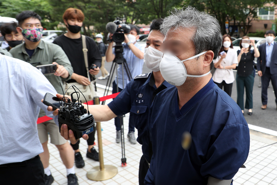 이모 스타모빌리티 대표가 19일 서울남부지법에서 열린 영장실질심사에 출석하고 있다. 뉴스1