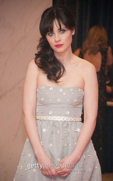 WASHINGTON, DC, UNITED STATES - 2012/04/28: Zooey Deschane attends the 98th Annual White House Correspondents' Association Dinner at the Washington Hilton. (Photo by Stephen J. Boitano/LightRocket via Getty Images