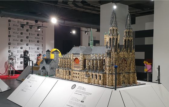 성 비투스 대성당(St. Vitus Cathedral). 사용된 브릭 수 40만 개, 제작 기간 1,800시간. [사진 브릭캠퍼스]