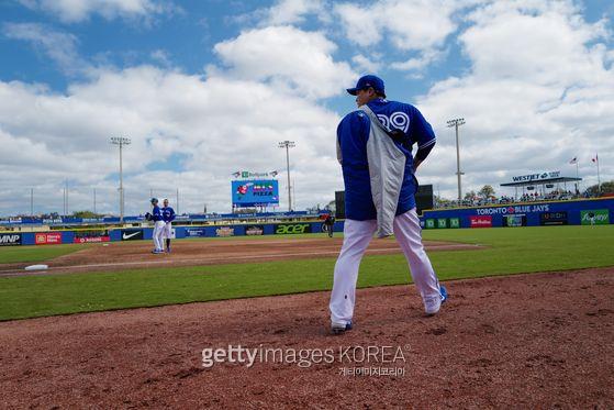 DUNEDIN, FLORIDA - FEBRUARY 27: Hyun-Jin Ryu #99 of the Toronto Blue Jays heads to the locker room after pitching in the spring training game against the Minnesota Twins at TD Ballpark on February 27, 2020 in Dunedin, Florida. (Photo by Mark Brown/Getty Images)