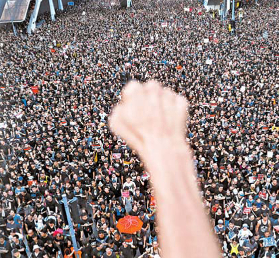 광장을 가득 메운 홍콩 시위대의 모습. [AP=연합뉴스]
