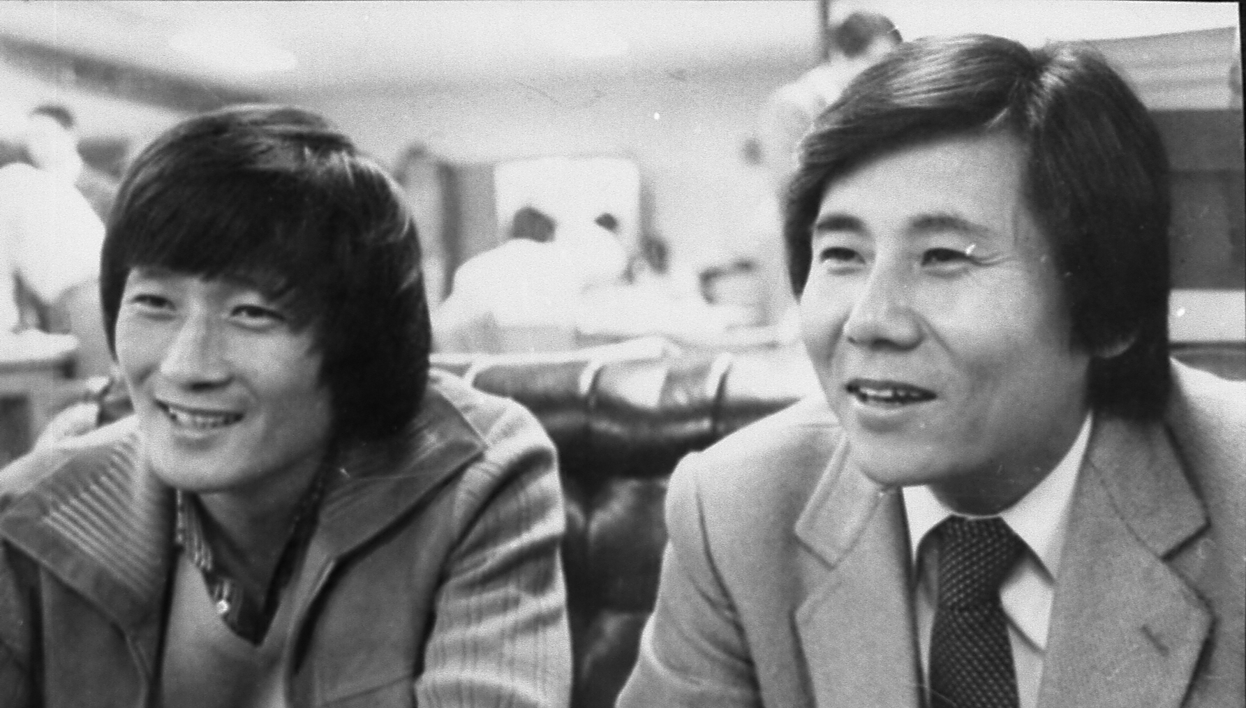 1981년 축구대표팀 코치를 맡은 김호곤(왼쪽). [중앙포토]