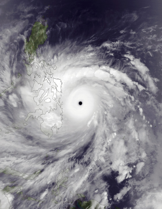 2013 년 11 월에 필리핀을 강타 해 7000 명의 목숨을 앗아간 태풍 '하이에ン'태풍의 눈이 분명하다. 미국 해양대 기국 (NASA)