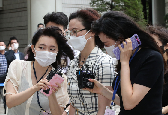 Professor Kyung-Shim Chung of Dongyang University attends a trial on charges such as private equity funds and corruption in the children's entrance examination held at the Seoul Central District Court in Seocho-gu, Seoul, on the morning of Day 3. Reporter Woo Sang-jo