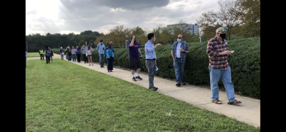 A voter who gathered at a polling place in Fairfax County, Virginia, USA on the 18th (local time) predicted that the pre-vote rate would be quite high due to the current political situation. [김필규 특파원]