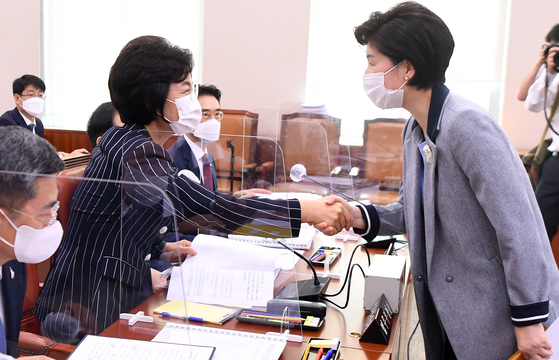 Justice Minister Choo Mi-ae (left) attends the plenary meeting of the Legislative Justice Committee held at the National Assembly in Yeouido, Seoul on the 21st, shaking hands with the Democratic Party secretary with Paik Hye -ryeon. [연합뉴스]