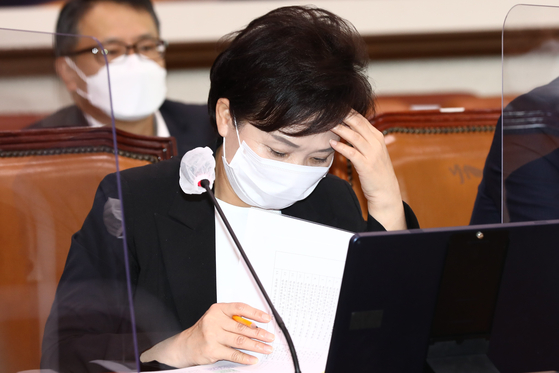 Land, Infrastructure and Transport Minister Kim Hyun-mi attends a general meeting of the Land, Infrastructure and Transport Committee held at the National Assembly on the morning of the 23rd to review the data.  Central photo