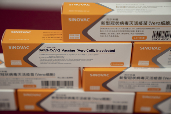 The Corona 19 vaccine is being developed by the Chinese state pharmaceutical company Sinoparm. [AP=연합뉴스]