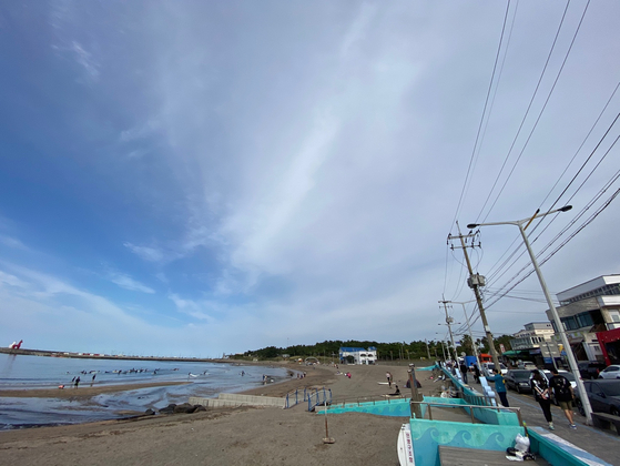 A view of Jeju Iho beach.  Reporter Choongil Choi