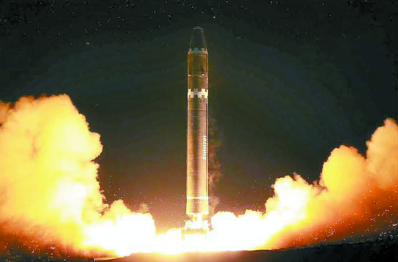 The test of North Korea's new 'Hwaseong-15' ICBM was launched via the Labor Newspaper, a labor newspaper in 2017. Yunhap news