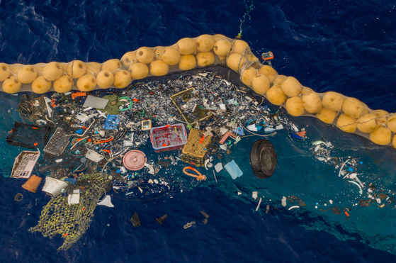 태평양에 떠도는 플라스틱 쓰레기. EPA=연합뉴스
