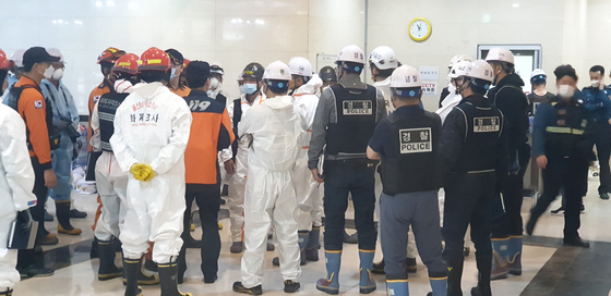 On the morning of the 11th, a joint investigation team launched the second investigation to find the cause of the fire in Ulsan's apartment.  Reporter Song Bong-geun 