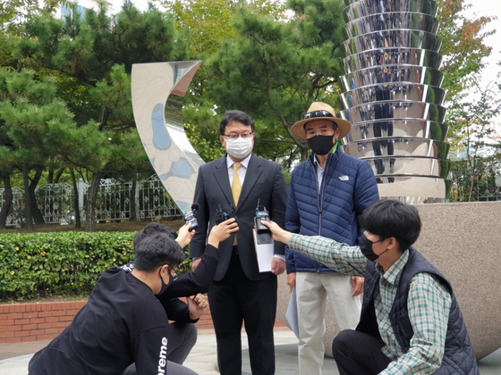 Lee Rae-jin, 55, the brother of Lee Rae-jin, a 47-year-old official from the Ministry of Maritime Affairs and Fisheries who was assassinated by the North Korean military, held a press conference in front of the Maritime Police Agency in Yeonsu -gu, Incheon at 1 pm on the 14th. Reporter Shim Seok-yong