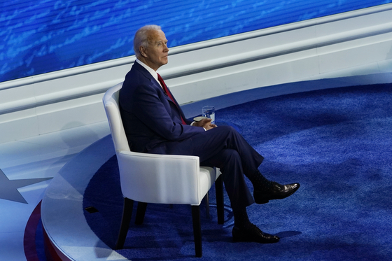 Democratic presidential candidate Joe Biden is answering voter questions at the ABC News City Hall meeting in Pennsylvania on the 15th. [AP=연합뉴스]