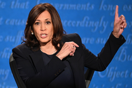 The vice president of the Democratic Party of the United States, Kamala Harris, is answering questions during a televised debate on the candidate for vice president held in Utah on the 7th. [AFP=연합뉴스]