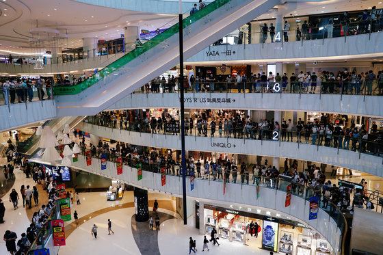  홍콩 쇼핑몰에서 열린 대규모 시위 [로이터=연합뉴스]