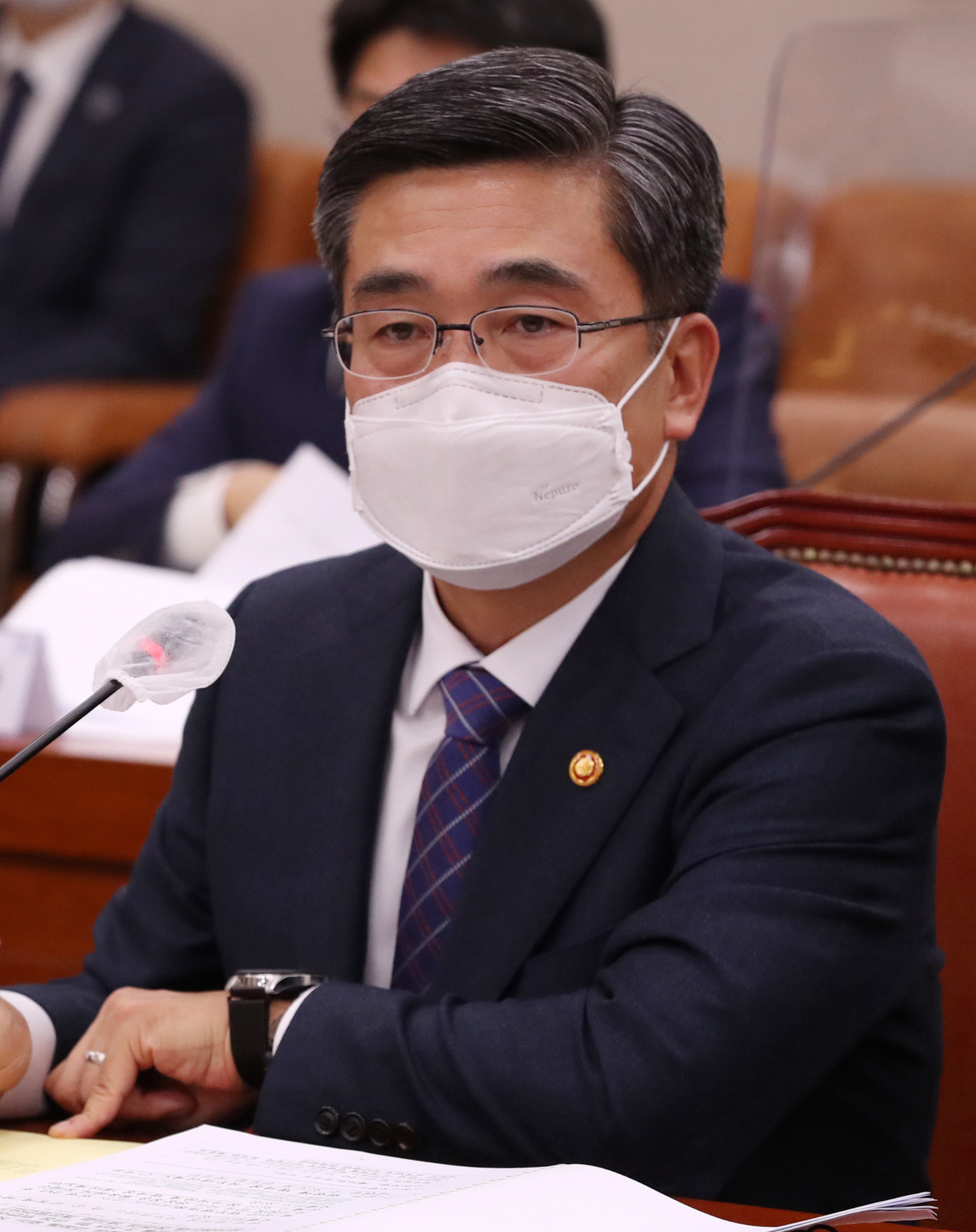 Defense Minister Seo-wook answers questions by attending the National Assembly Audit of the Ministry of National Defense and the Military Court of the Legislative Judicial Committee held at the National Assembly in Yeouido, Seoul on the 23rd. News from Yunhap