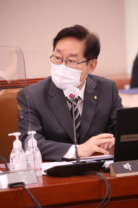 Democratic Party lawmaker Park Bum-gye is speaking at the National Assembly Audit of the Office of the Supreme Prosecutor of the Legal Affairs and Justice Committee held at the National Assembly in Yeouido, Seoul on the 22nd. Reporter Oh Jong -taek