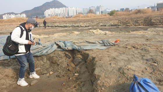 On the afternoon of the 27th, dozens of oil tanks were found on the grounds of Camp Page, the site of a former US military base in Chuncheon, Gangwon-do. [사진 춘천시] 