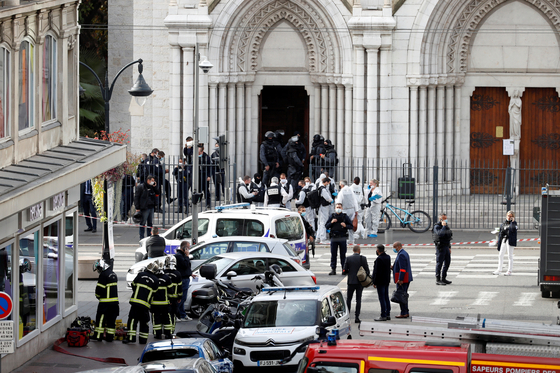 Two women and a man were killed in a suspected terrorist weapon attack on the morning of the 29th (local time) at Notre Dame Cathedral in Nice, France. [로이터=연합뉴스]