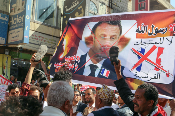 The anti-French protests take place in the Yemeni city of Taiz on the 31st of last month (local time). [AFP=연합뉴수]