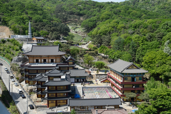 Sujinsa Temple in Namyangju, Gyeonggi-do.  Sujinsa Home Page