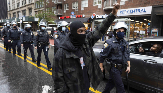 NYPD prepares for a car mobilization drive by Donald Trump supporters and anti-Trump protesters collide A black man walks shouting slogans against President Trump. [EPA=연합뉴스]