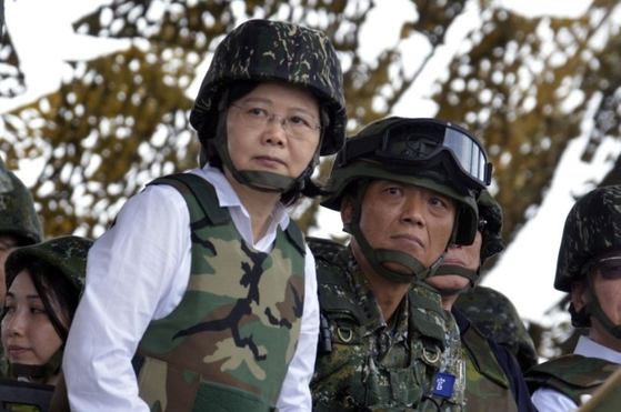 지난 2017년 대만 군부대를 찾은 차이잉원 대만 총통.[AFP]