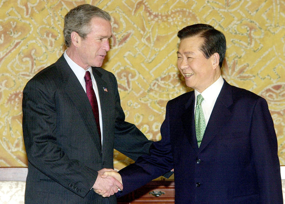 President Kim Dae-jung and George W. Bush at the 2002 Korea-United States Summit [중앙포토]