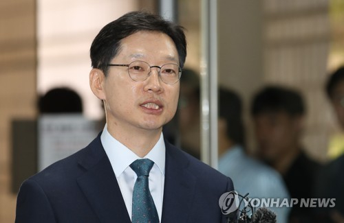 Gyeongnam Governor Kim Gyeong-soo addresses the court to attend an ongoing appeal trial held at the Seoul High Court in Seocho-gu, Seoul, on the afternoon of the 19th, answering questions from journalists.  Yunhap news