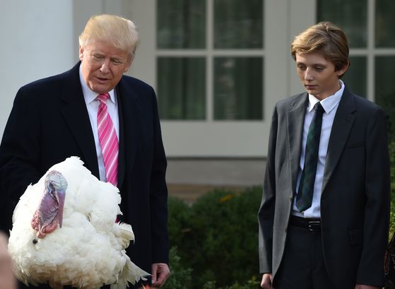 The president of the United States, Donald Trump, and his son, Baron Trump.  AFP = Yonhap News