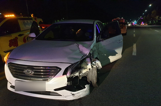 Around 4:26 am on the 11th, A, a drunk car driver on a road near a gas station in Wonchang-dong, Seo-gu, struck Mr. B's (23) delivery motorcycle, which he had crossed the center line.  News 1