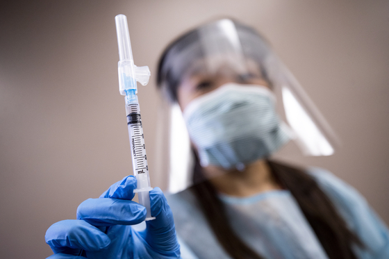 올해 미국에선 독감 백신의 생산량을 크게 늘렸다. [EPA=연합뉴스]