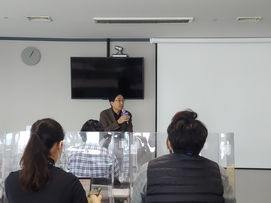 Former legislator Tae-seop Geum is lecturing on the topic 'Why am I in politics?'  At a special lecture at the Small Political Party Transition Policy School held at the SeAH Tower in Mapo-gu, Seoul at 1 pm on the 14th. Representative Geum said: 'Why did we start with politics, not with specific public office? 'and he said,' I don't think this is because our society hates politics a bit. '  Reporter Park Hae-ri