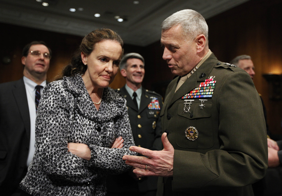 In 2010, then-Deputy Minister of Defense in the Obama administration, Michelle Planoy (left), is speaking with John Paxton, who served as deputy commander of the Marine Corps. [AP=연합뉴스]