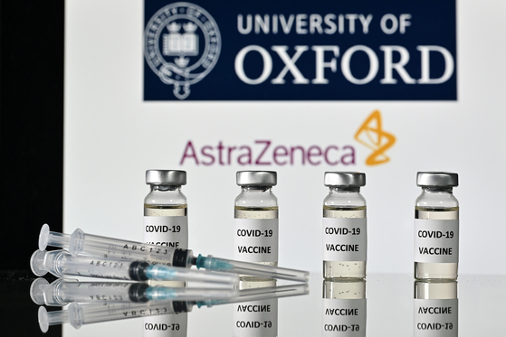 영국 옥스포드대학이 다국적 제약사인 아스트라제네카와 손잡고 개발하고 있는 코로나19 백신. [AFP=연합뉴스]