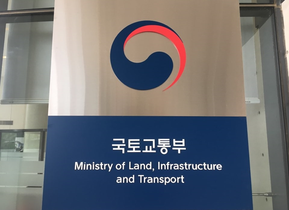 The Ministry of Lands, Infrastructure and Transport surrendered to the announcement of the verification committee. [중앙포토]