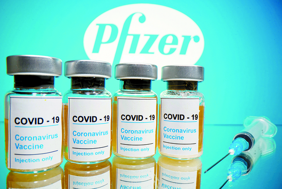 A COVID-19 vaccine jointly developed by Pfizer, an American pharmaceutical company, and Bio & Tech, Germany. [로이터=연합뉴스] 