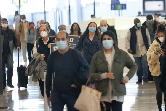 On the 25th (local time) at the San Francisco Airport (SFO), many people went on a trip to celebrate Thanksgiving. [EPA=연합뉴스]