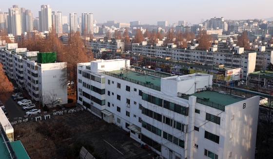 After retiring in August, former intellectual property officer Park Won-ju, who ranked second among the appointed and senior vice ministers, owns the Banpo Jugong apartment in Seocho-gu, Seoul.  The photo shows the Banpo Jugong 1 apartment complex in January last year.  News 1.