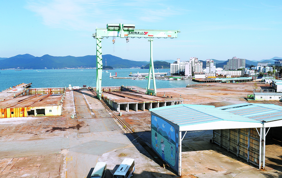 A shipyard in Gyeongnam, closed due to lack of work.  News 1