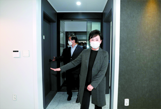 On November 22, the Minister of Land, Infrastructure and Transport Kim Hyun-mi visits a rented house he bought in Eunpyeong-gu and looks inside.  yunhap news