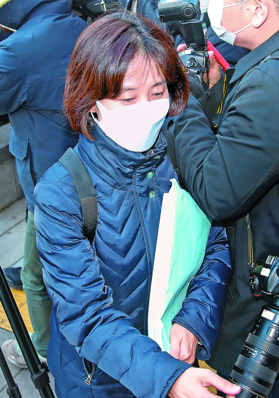 이날 법정으로 향하는 박은정 법무부 감찰담당관. 우상조 기자